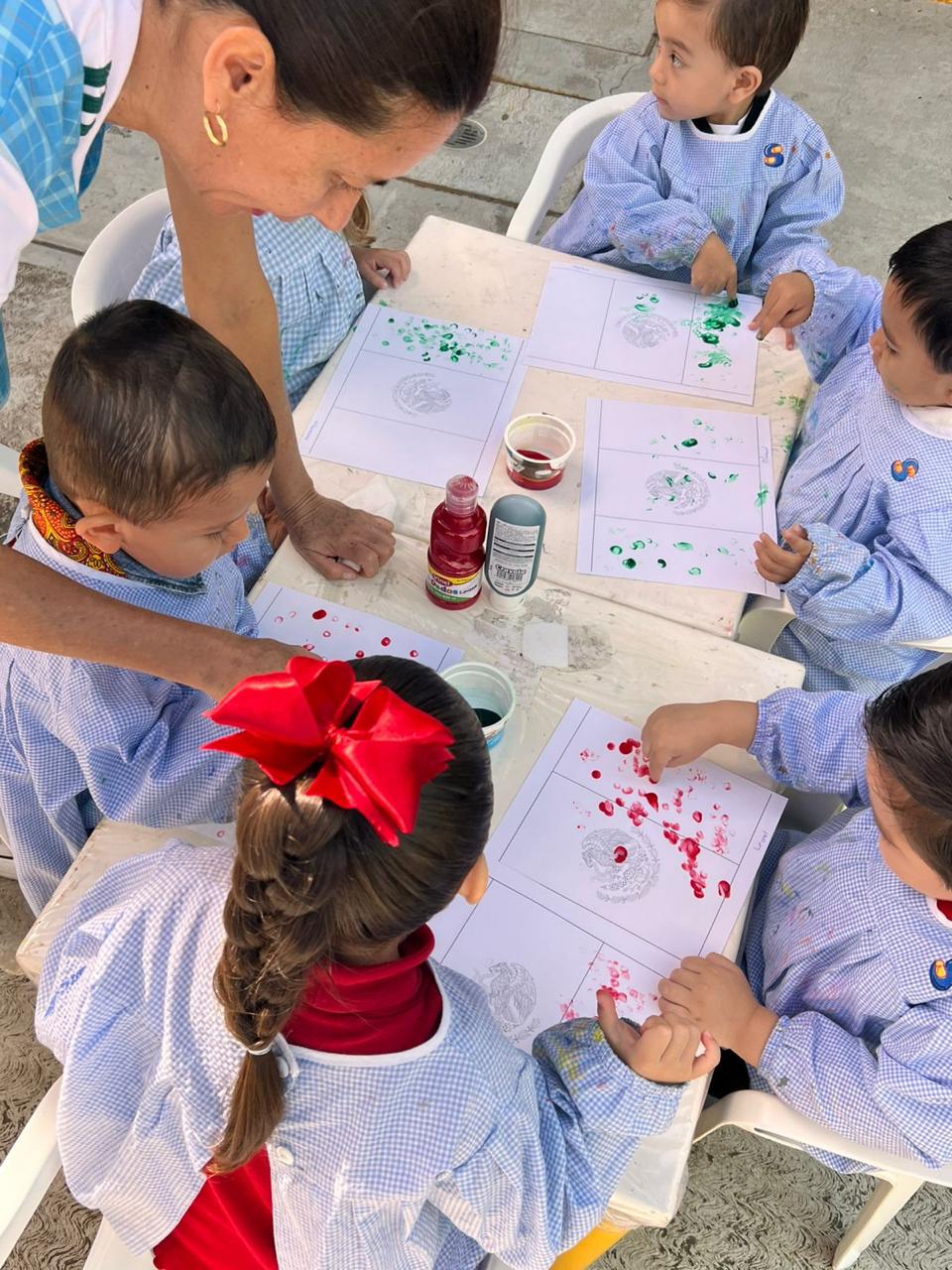 Pintando la bandera de México