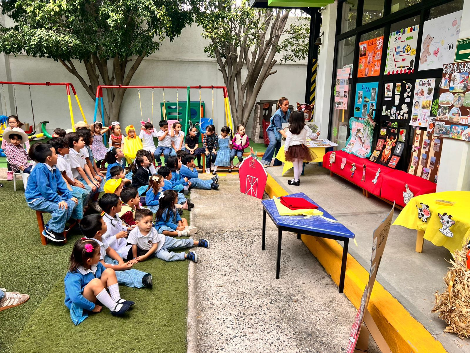 Obra de teatro escolar en STEPS